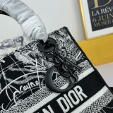 Dior Lady D Embroidered Logo Diagonal Bag Tote Sizes： 24*20*11cm