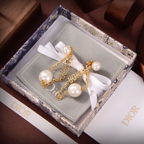 New Dior Letter Pearl Earrings