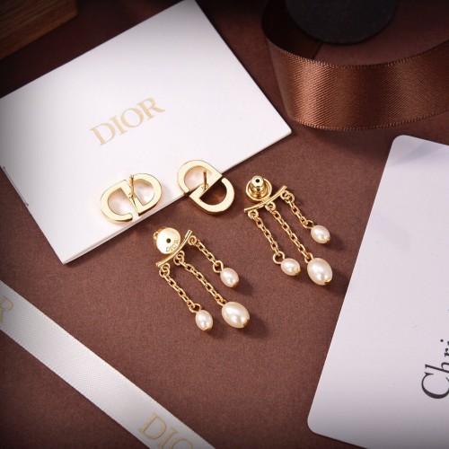 Dior Letter Pearl Water Stud Earrings