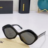 Balenciaga Diamond Letter Sunglasses Sizes: 58口16-145