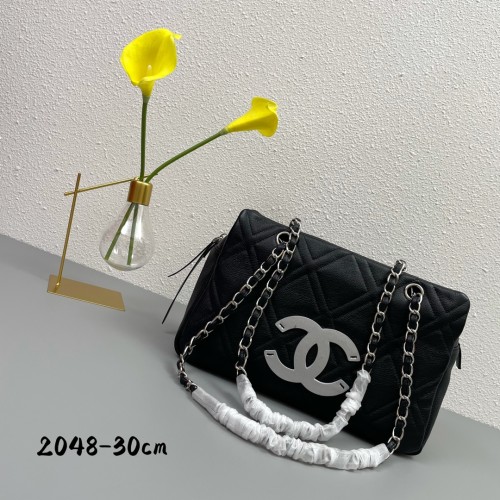 Chanel Lady Handle Camera Bag Portable Messenger Bag Size: 30*13*10cm