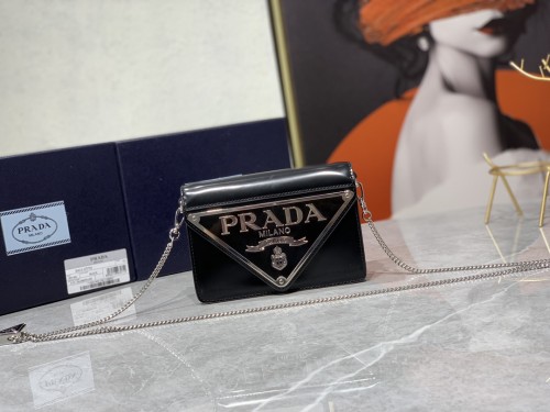Prada Big Triangle Flap Logo Chain Crossbody Bag Size: 17*9.5*3.5cm