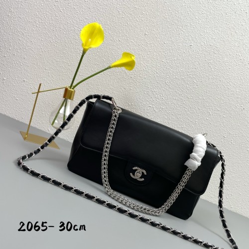Chanel Fashion Medieval Underarm Bag Size: 30*16*9cm