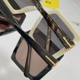 FENDI Box With Chain Sunglasses SIZE：52口20-140