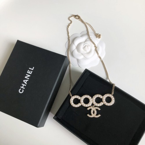 Chanel Classic Vintage Coco Pearl Necklace