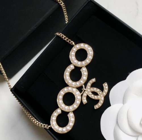 Chanel Classic Vintage Coco Pearl Necklace