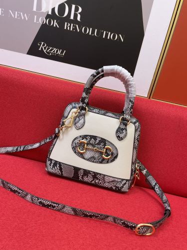 Gucci Fashion Small Clutch Saddle Bag Sizes: 22-17-7cm