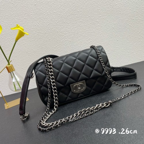 Chanel 18 Lingge New Flap Bag Messenger Bag Size: 26×16.5×5 cm
