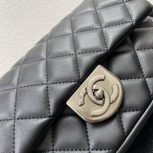 Chanel 18 Lingge New Flap Bag Messenger Bag Size: 26×16.5×5 cm