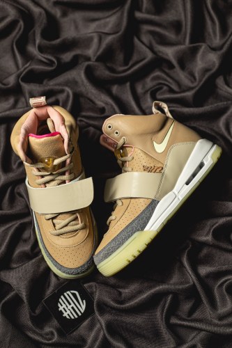 Nike Air x Yeezy 1 Kanye Sneaker
