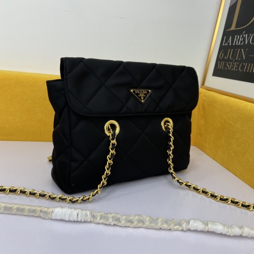 PRADA Fashion Used Chain Bag Black Size: 25-21-5cm