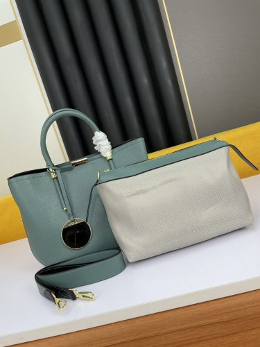 BVLGARI Fashion Handbag, Mother and Child Bag Size: 32-22-12cm