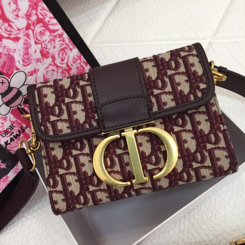 Dior New Montaigne Bag Crossbody Bag Burgundy Size: 19,14,7 cm