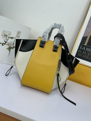 Loewe Hammock Bag Hammock Bag Yellow Size: 29*14*26cm