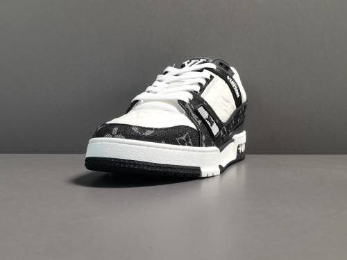 Louis Vuitton Trainer Men fashion sneakers Shoes
