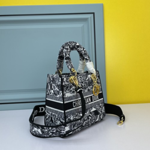 Dior Lady Lingge Series Bag Size:24*20*11cm