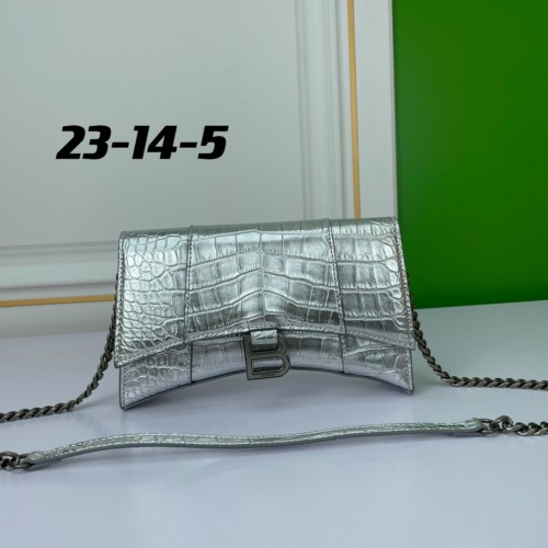 Balenciaga New Cowhide Chain Half Moon Messenger Bag Sizes:23-5-14cm