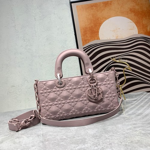 Dior New Three-Dimensional Leather Hand Bag Sizes:26 x 13.5 x 6cm