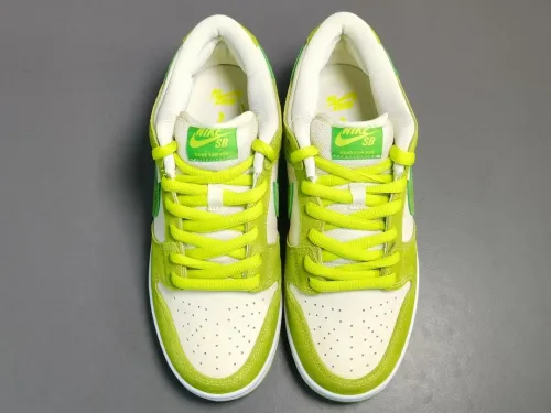 NIKE SB DUNK Low ＂Green Apple＂Retro Basketball Shoes