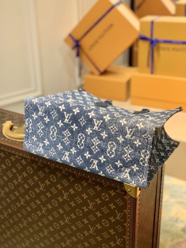 Louis Vuitton Monogram Onthego Shoulder and Crossbody Bag Size 35 × 28 × 15cm