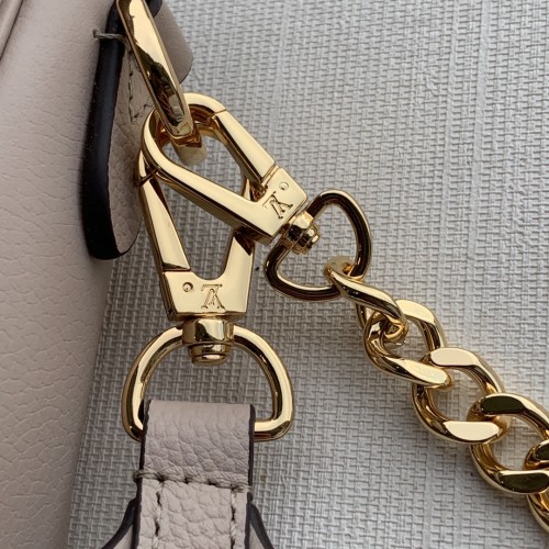 Louis Vuitton Classic Lockme Tender Crossbody Bag Size19.0 x 13.0 x 8.0 cm