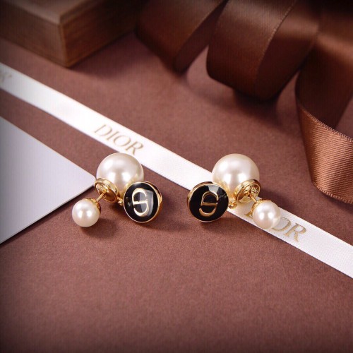 Dior Classic Fashion CD Pearl Earrings