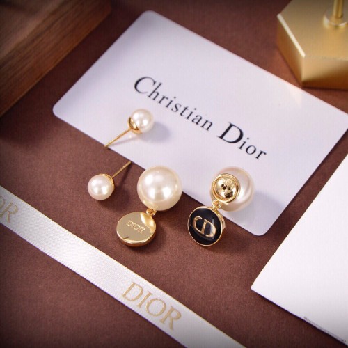 Dior Classic Fashion CD Pearl Earrings