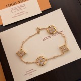 New Louis Vuitton Classic Fashion Luxury Full Diamond Four Flower Bracelet