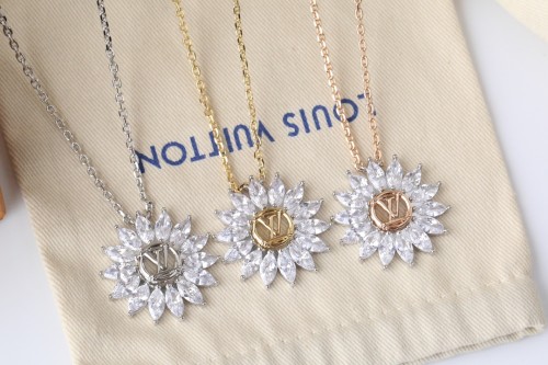 New Louis Vuitton Classic Fashion Flower Design Necklace