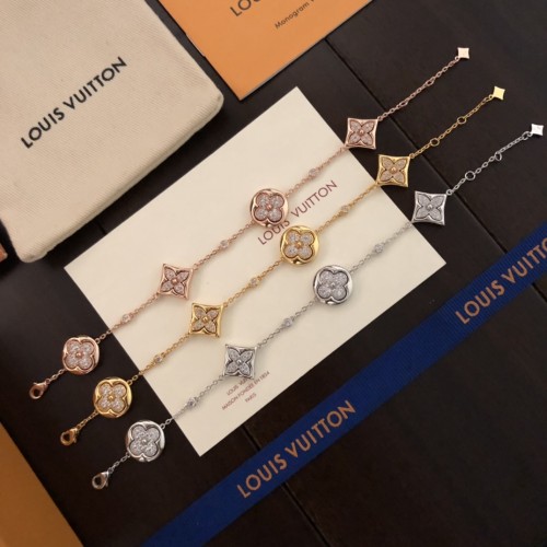 New Louis Vuitton Classic Fashion Luxury Full Diamond Four Flower Bracelet