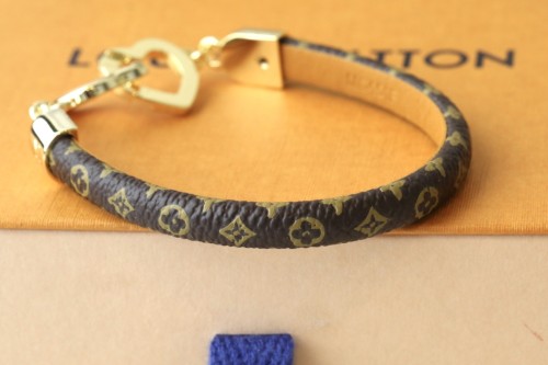 New Louis Vuitton Fashion Double Love Buckle Bracelet