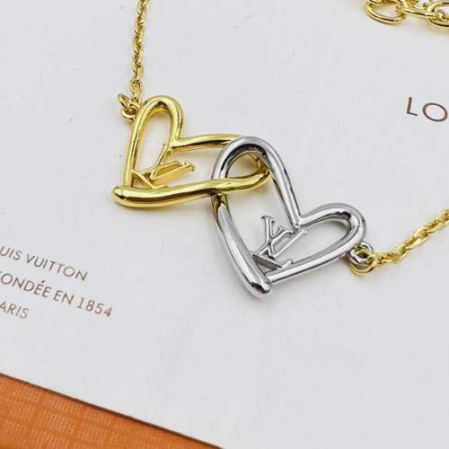 New Louis Vuitton Classic Fashion Fall in Love Heart Necklace