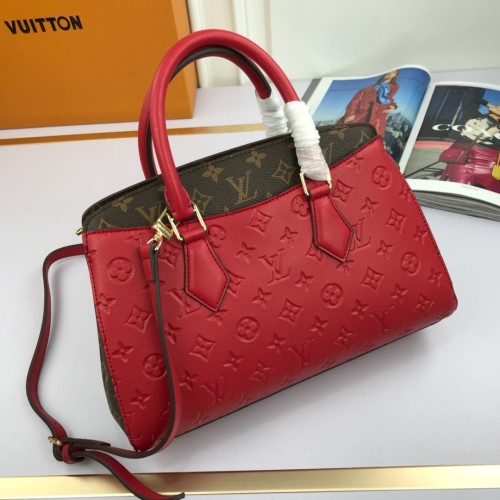 Louis Vuitton Bags Original Cowhide Embossed Diagonal Shoulder Can Be Bagged 32*23*13cm