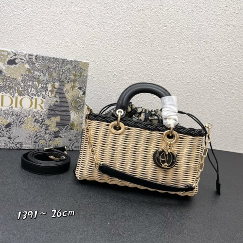 Dior Bamboo Basket Cow Leather Clamshell Handbag Size: 26*13.5*6 cm