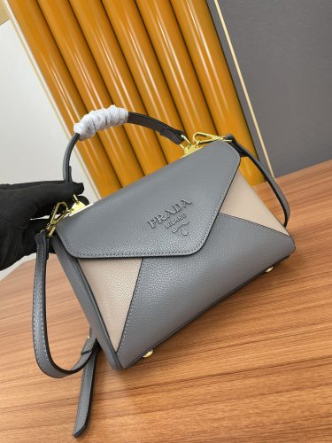 Prada New Disassembled Long Shoulder Strap Messenger Bag Size: 26x20x11cm