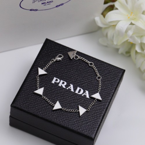 PRADA Bold Classical Fashion Triangle Elegant Temperament Section White Bracelet 