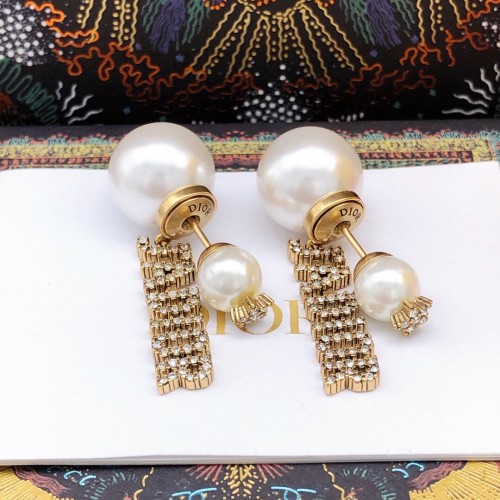 Dior Classic Fashion New Letters Pearl Earrings