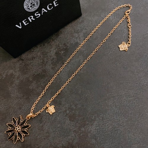 Versace Fashion New Medusa Head Retro Flowers Necklace