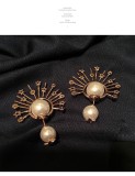 Dior Classic Fashion New Letters Pearl Pentagram Earrings