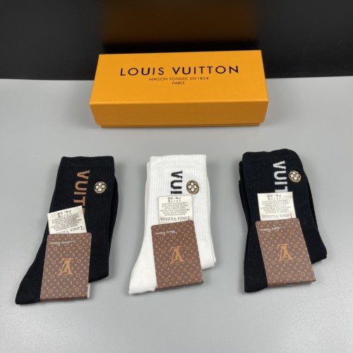 Louis Vuitton Fashion Casual New Cotton Breathe Embroidery Logo Socks 3 Pairs/Box