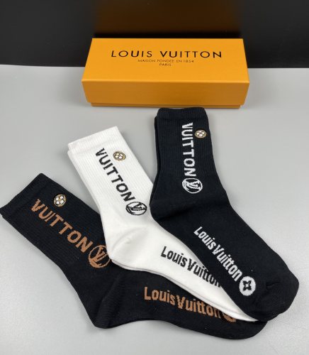 Louis Vuitton Fashion Casual New Cotton Breathe Embroidery Logo Socks 3 Pairs/Box