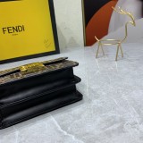 Fendi Fashion Calfskin Handbag Retro Relief Design Logo Messenger Bag Sizes:19x13x9CM