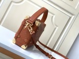 Louis Vuitton M21741 Classic Petite Malle Side Trunk Handbag Monogram Embossed Leather Handbag Sizes: 21*14*6CM