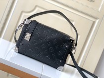 Louis Vuitton M21709 Classic Petite Malle Side Trunk Handbag Monogram Embossed Leather Handbag Sizes: 21*14*6CM