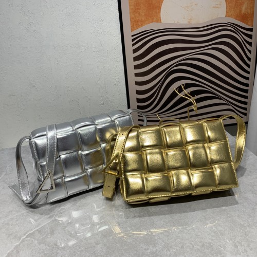 Bottega Veneta Padded Cassette Woven Square Bag Fashion Chain Pillow Bag Handbag Sizes: 26*18*8CM