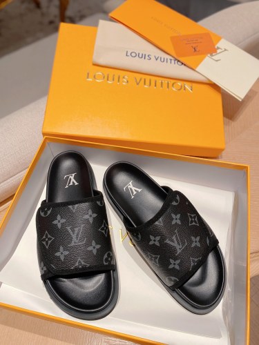 Louis Vuitton Classic Presbyopia Logo Unisex Leather Slippers