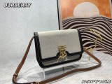 Burberry Fashion Classic Leather Messenger Package Size：21*7*14CM