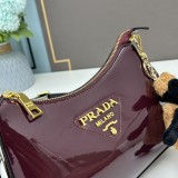 Prada Lacquer Leather Crossbody Bag Adjustable Shoulder Straps Size：24.5*15*7 CM