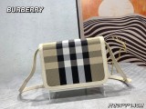 Burberry Fashion Classic TB latch Messenger Package Size：21*7*14CM