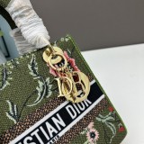 Dior New Fashion Embroidery Logo Book Tote Size：24*20*11CM